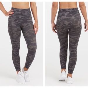 Spanx Look at Me Now Seamless Camo Leggings